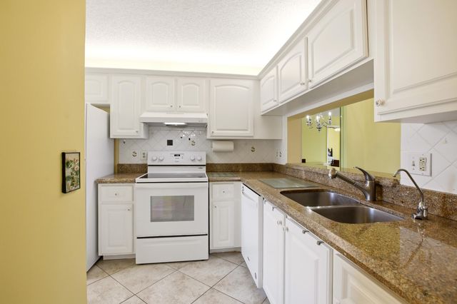 3146 Via Poinciana 407, Greenacres, FL 33467