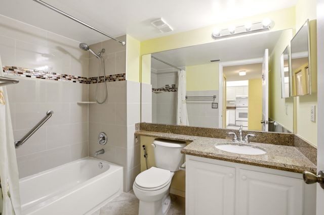 3146 Via Poinciana 407, Greenacres, FL 33467