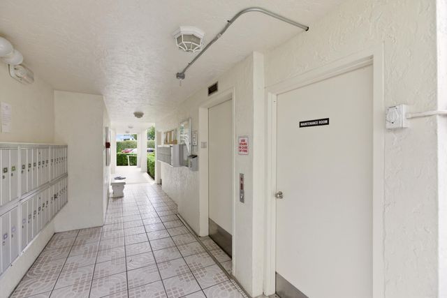 3146 Via Poinciana 407, Greenacres, FL 33467
