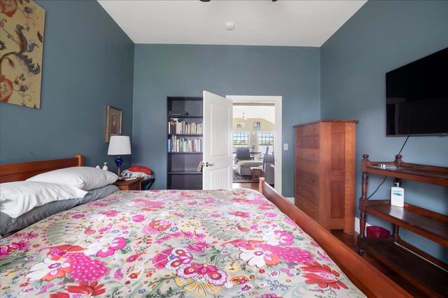 189 Fee Fee Point Road, North Hero, VT 05474