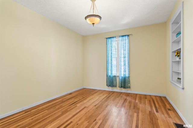 508 N WASHINGTON Street, Mt Pulaski, IL 62548