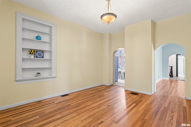 508 N WASHINGTON Street, Mt Pulaski, IL 62548