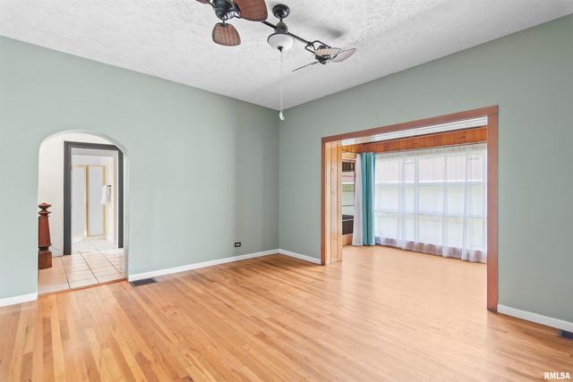 508 N WASHINGTON Street, Mt Pulaski, IL 62548