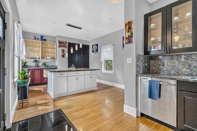 10 Cobbet Pl, Lynn, MA 01902
