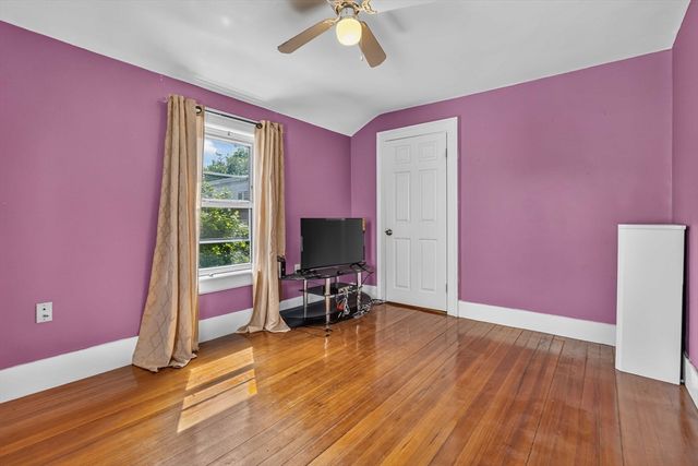 10 Cobbet Pl, Lynn, MA 01902