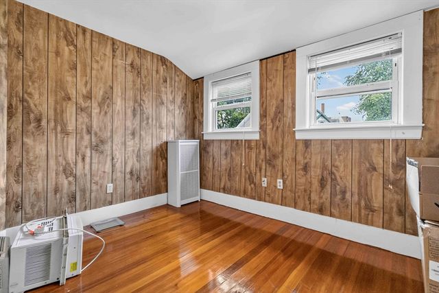 10 Cobbet Pl, Lynn, MA 01902