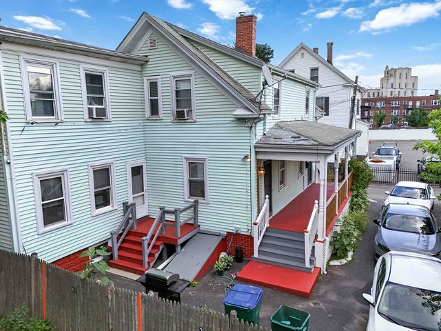 10 Cobbet Pl, Lynn, MA 01902