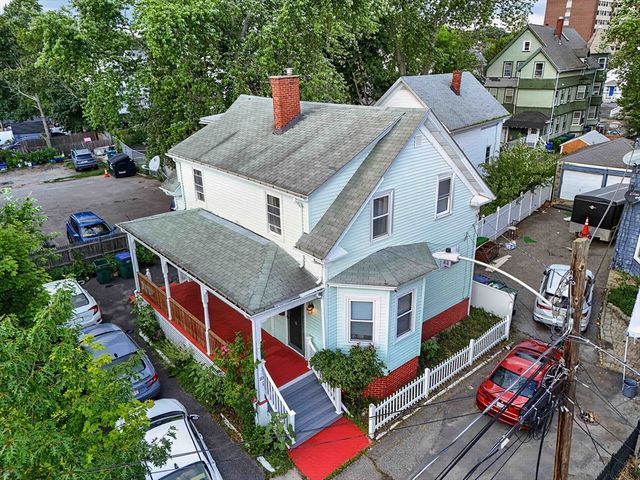 10 Cobbet Pl, Lynn, MA 01902