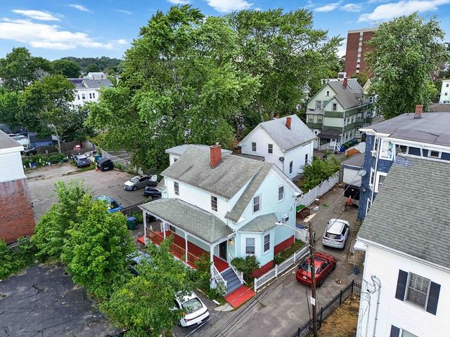 10 Cobbet Pl, Lynn, MA 01902
