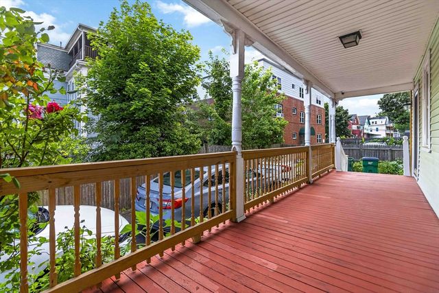 10 Cobbet Pl, Lynn, MA 01902
