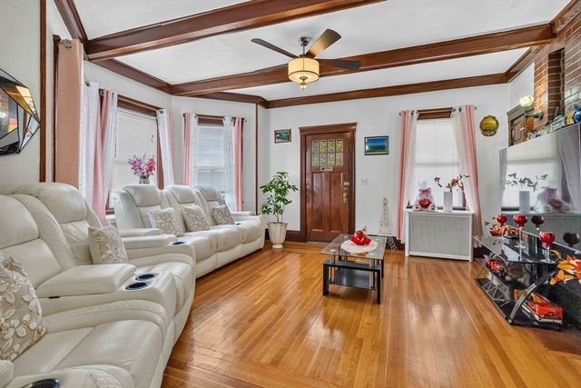 10 Cobbet Pl, Lynn, MA 01902