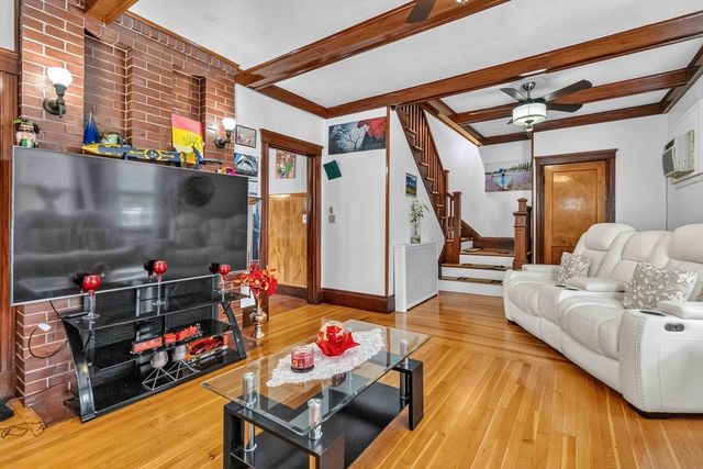 10 Cobbet Pl, Lynn, MA 01902