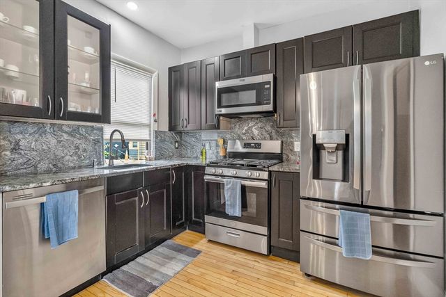 10 Cobbet Pl, Lynn, MA 01902