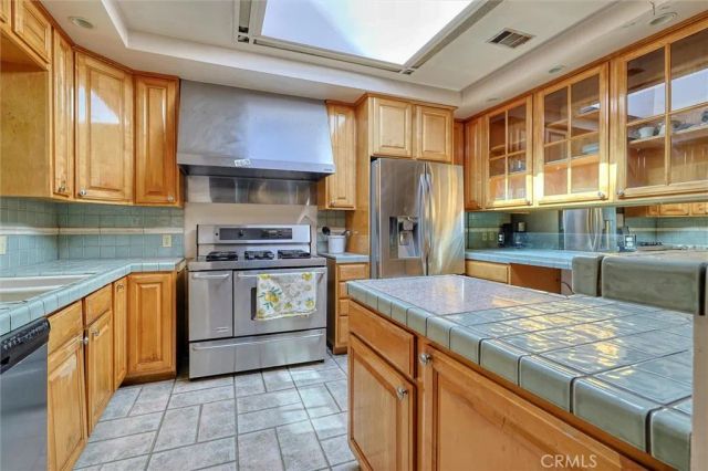16326 Nordhoff Street, North Hills, CA 91343