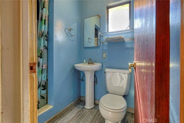 16326 Nordhoff Street, North Hills, CA 91343