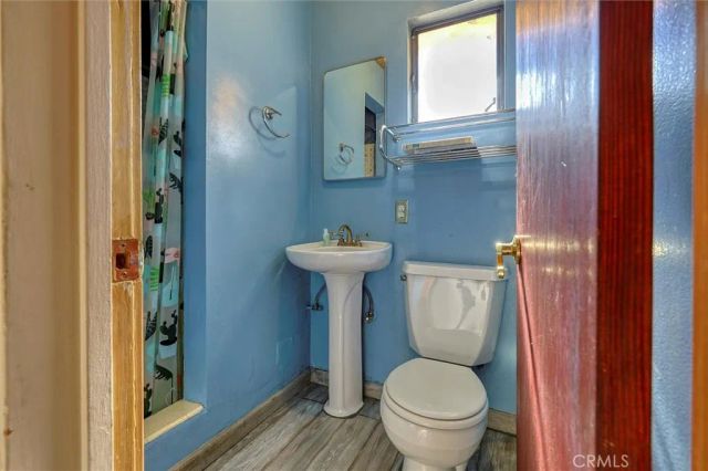 16326 Nordhoff Street, North Hills, CA 91343