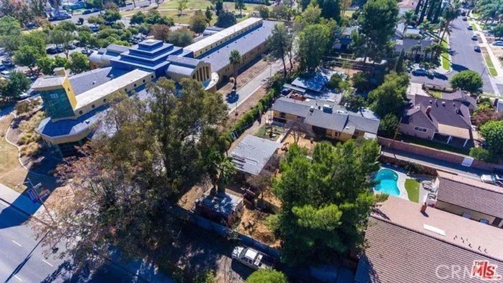 16326 Nordhoff Street, North Hills, CA 91343