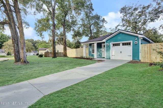 256 AQUARIUS Circle N, Jacksonville, FL 32216