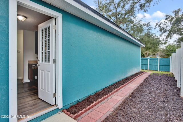 256 AQUARIUS Circle N, Jacksonville, FL 32216