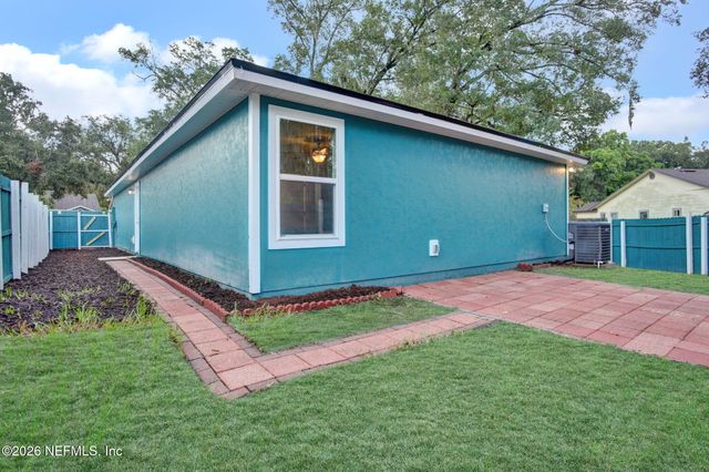 256 AQUARIUS Circle N, Jacksonville, FL 32216