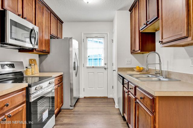 256 AQUARIUS Circle N, Jacksonville, FL 32216