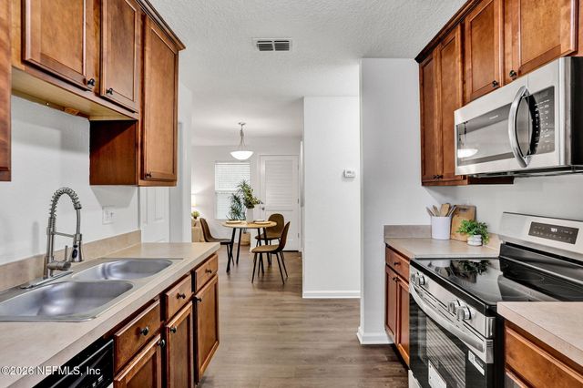 256 AQUARIUS Circle N, Jacksonville, FL 32216