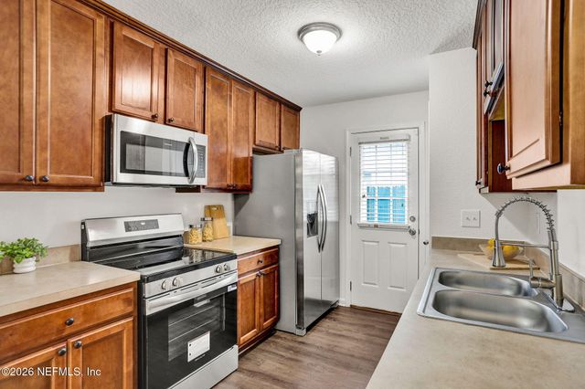 256 AQUARIUS Circle N, Jacksonville, FL 32216