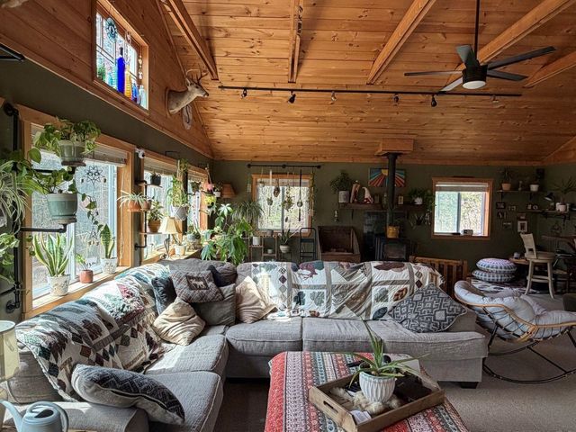 70 Moose Brook Drive, Stoddard, NH 03464