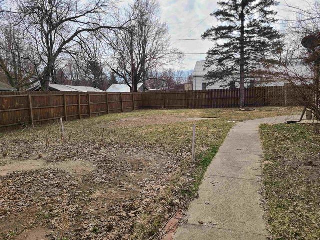 219 E LINCOLN STREET, Augusta, WI 54722