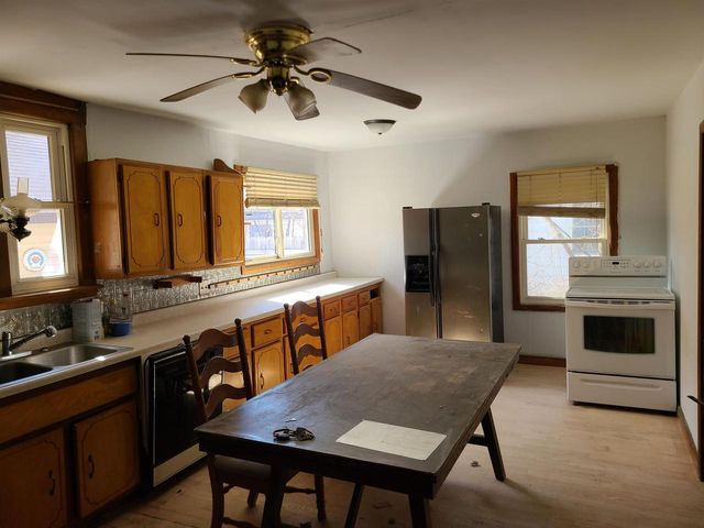 219 E LINCOLN STREET, Augusta, WI 54722