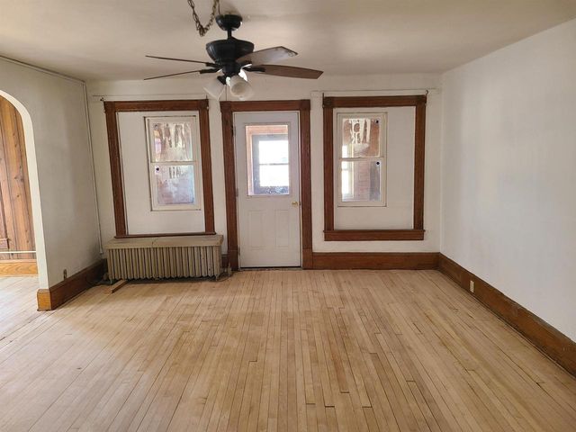 219 E LINCOLN STREET, Augusta, WI 54722