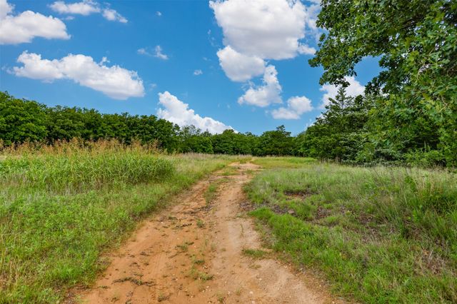 8963 Fm 677 N, St Jo, TX 76265