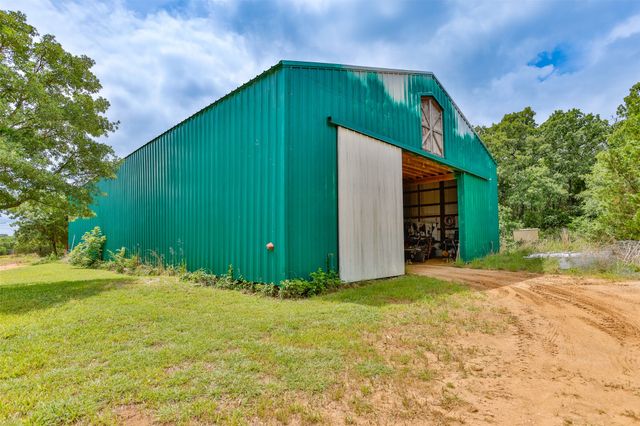 8963 Fm 677 N, St Jo, TX 76265