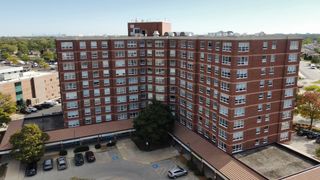 8975 W Golf Road 731, Niles, IL 60714