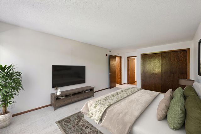 5601 Dewey Hill Road 210, Edina, MN 55439
