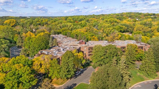 5601 Dewey Hill Road 210, Edina, MN 55439