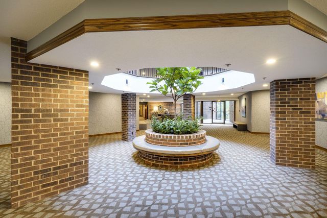 5601 Dewey Hill Road 210, Edina, MN 55439