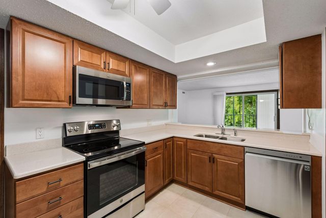 5601 Dewey Hill Road 210, Edina, MN 55439
