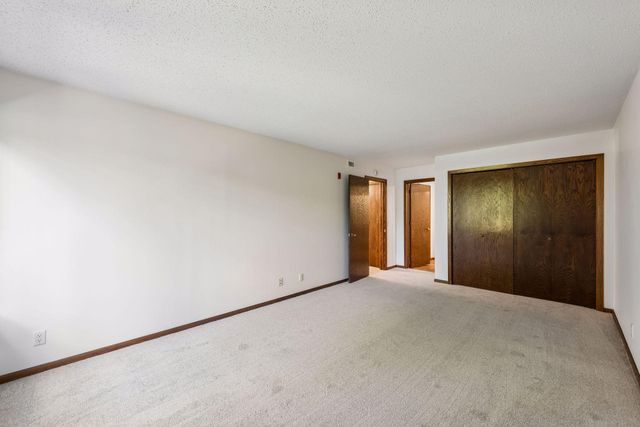 5601 Dewey Hill Road 210, Edina, MN 55439