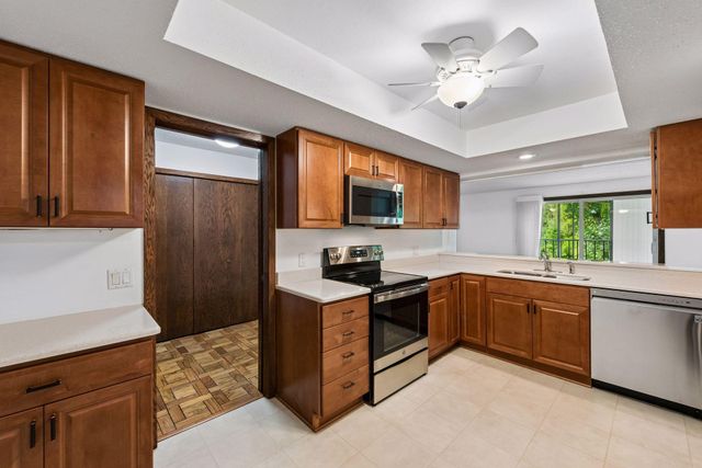 5601 Dewey Hill Road 210, Edina, MN 55439