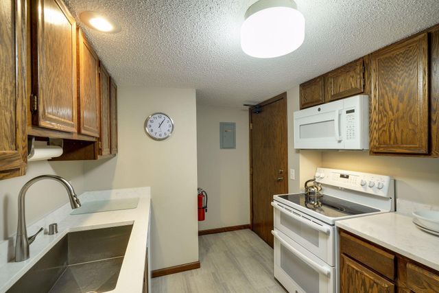 5601 Dewey Hill Road 210, Edina, MN 55439