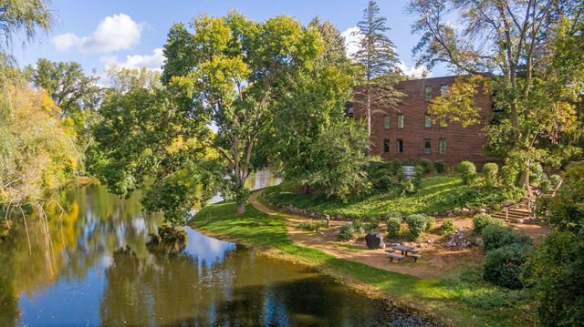 5601 Dewey Hill Road 210, Edina, MN 55439