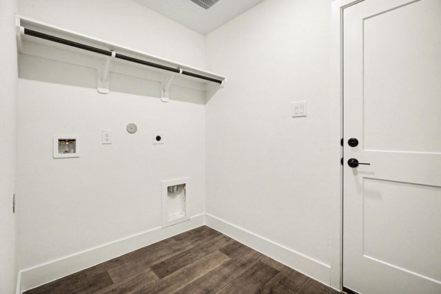 1 Keystone Court, Angleton, TX 77515