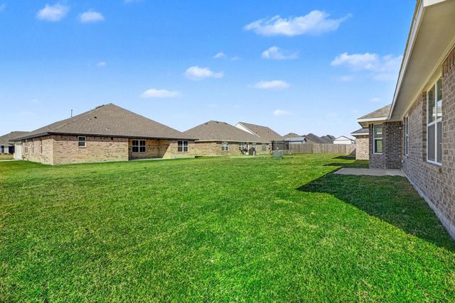 1 Keystone Court, Angleton, TX 77515