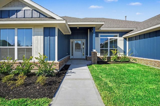 1 Keystone Court, Angleton, TX 77515