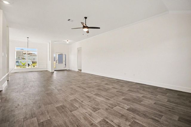 1 Keystone Court, Angleton, TX 77515