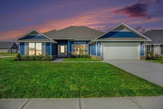 1 Keystone Court, Angleton, TX 77515