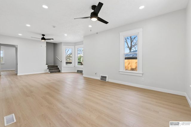 6772 Bedford Avenue, Omaha, NE 68104