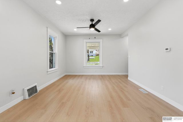 6772 Bedford Avenue, Omaha, NE 68104