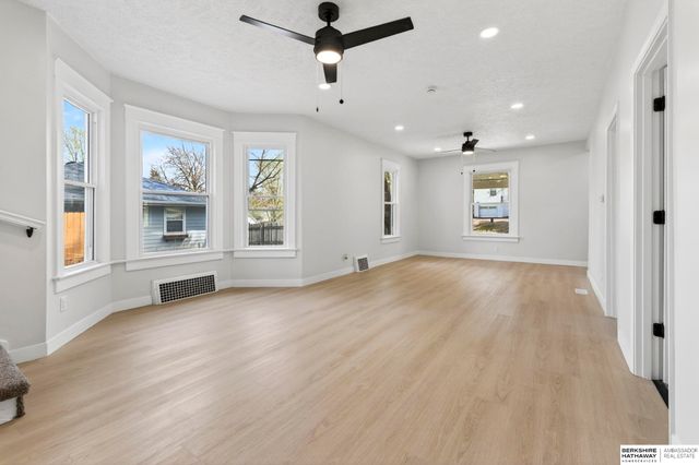 6772 Bedford Avenue, Omaha, NE 68104